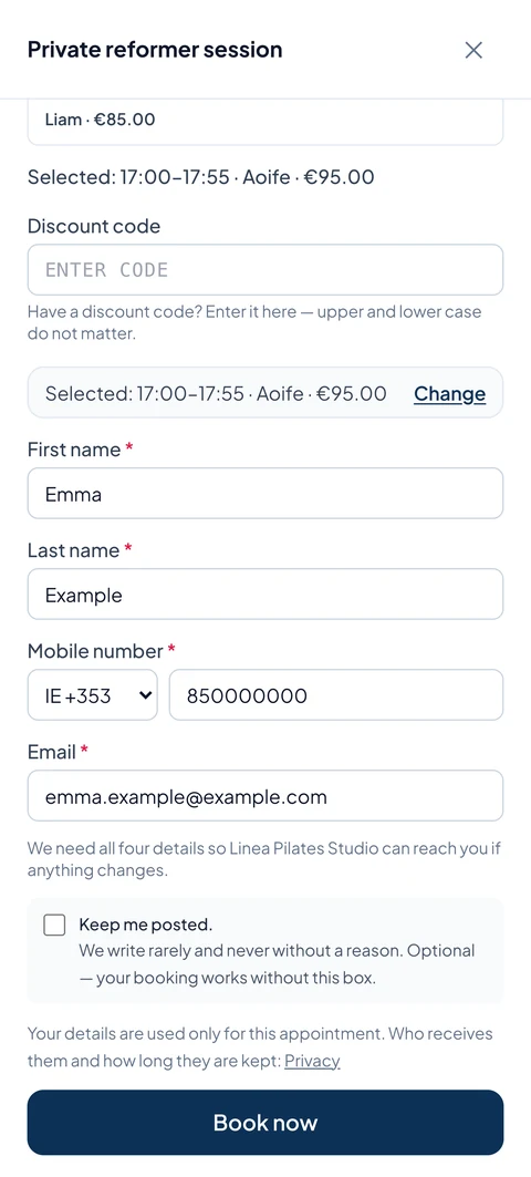 Booking form on a phone: the chosen private session with time, trainer and price, below it the fields for name and contact details.